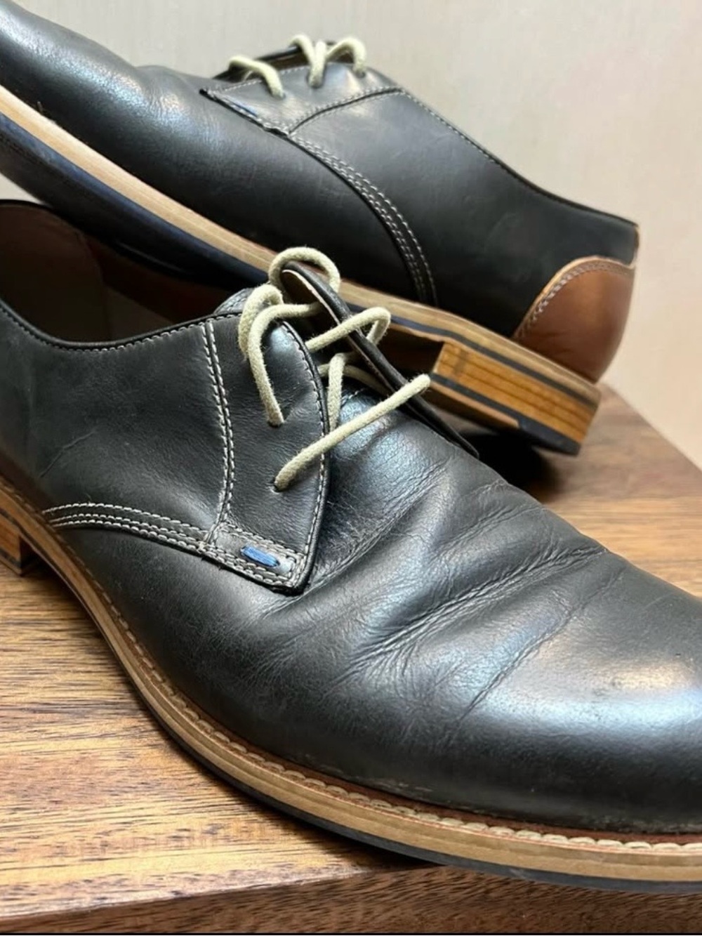 J&M Derby Men's Black Leather Lace-Up Dress Shoes with Brown Heel Accent 10-1/2
